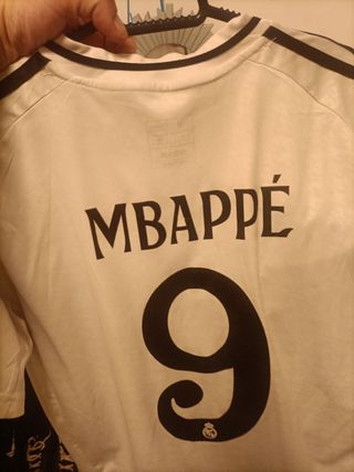 9.00€ Camiseta Real Madrid 
50 ,00€ -Nike Air Max.