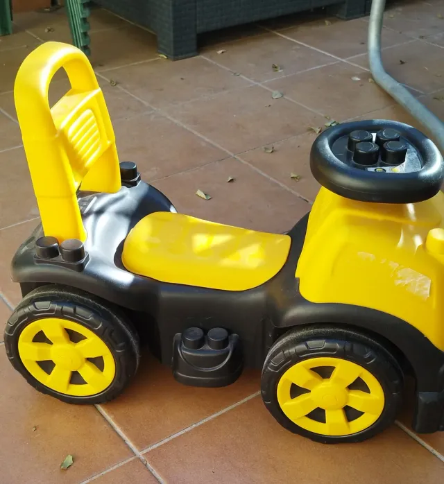 Coche correpasillos Moltó amarillo