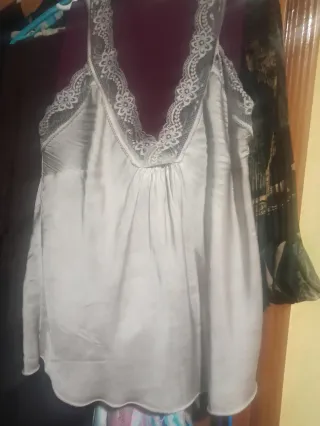 Blusa de tirantes con encaje