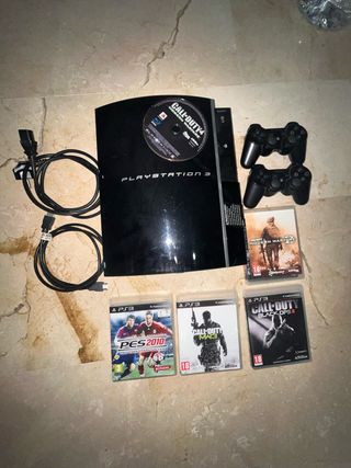 Playstation 3 con 2 mandos y 4 juegos