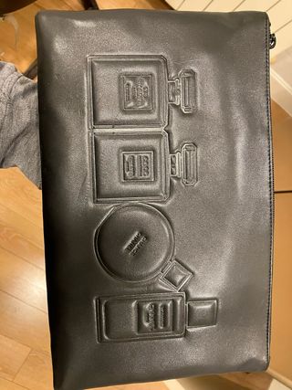 Estuche Chanel Negro Cuero mas cuaderno estuche.