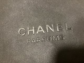 Estuche Chanel Negro Cuero mas cuaderno estuche.