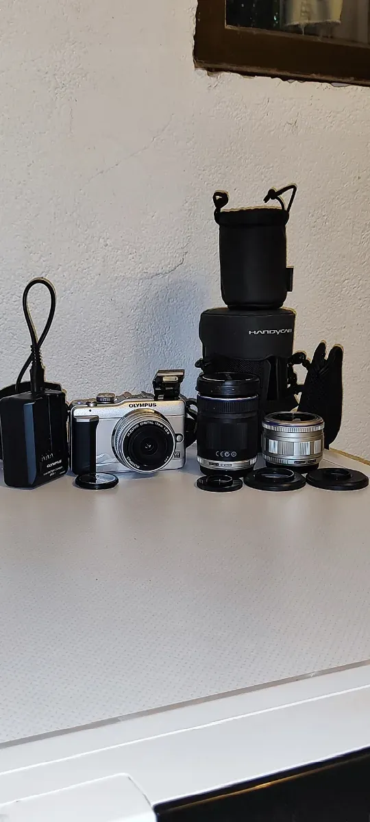 Cámara digital Olympus PEN E-PL1  Plata + Accesori