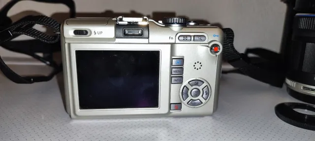 Cámara digital Olympus PEN E-PL1  Plata + Accesori