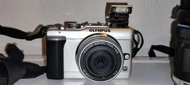 Cámara digital Olympus PEN E-PL1  Plata + Accesori