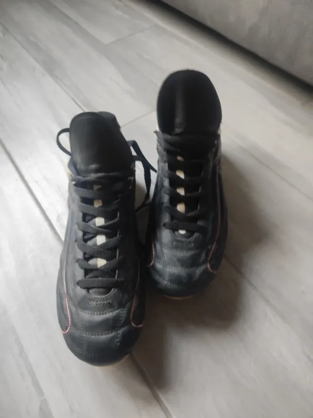 Scarpe da calcio nere n°44.