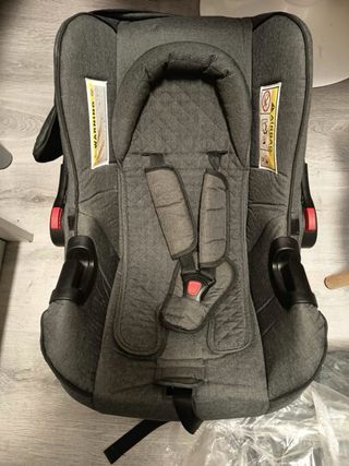 Minicuna bebé y silla de coche
