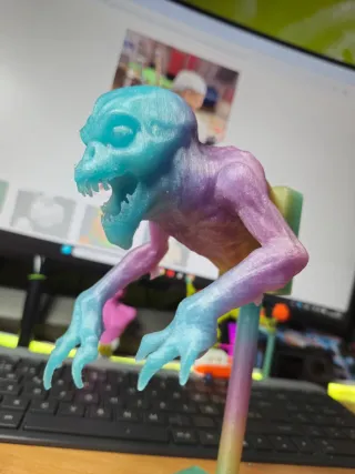 Figura Monstruo 3D Arcoíris