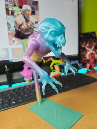 Figura Monstruo 3D Arcoíris