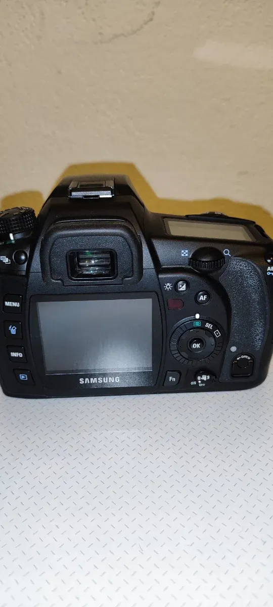 Cámara Samsung GX-10 + Lentes y Accesorios