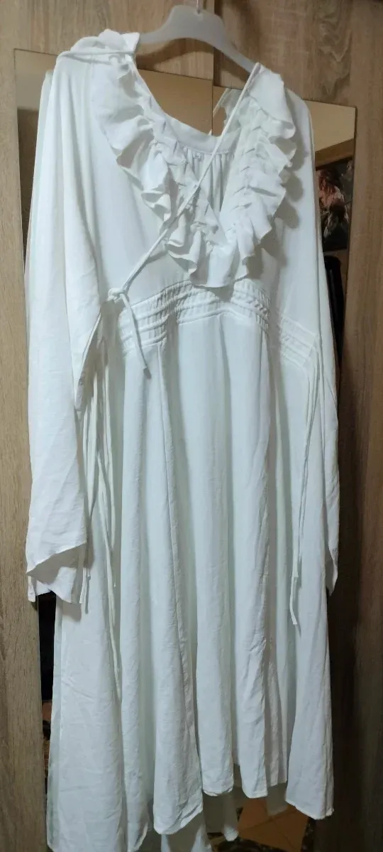 Vestido blanco largo con volantes