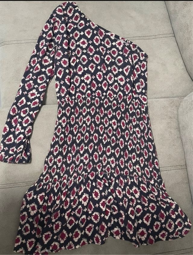 Vestido de una manga larga estampado