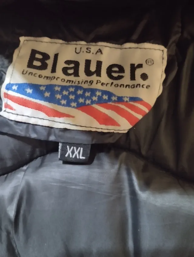 Blauer XXL, plumas.