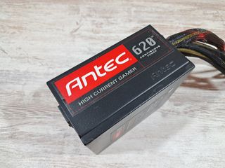 Fuente Antec HCG-620 (620W)