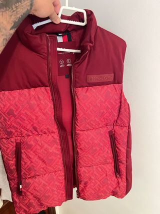 Chaleco Tommy Hilfiger Rojo Talla L
como nuevo ! 