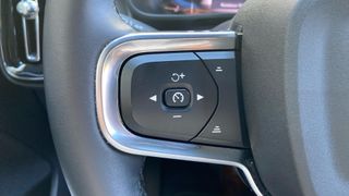 VOLVO XC40 2.0 B3 PLUS DARK AUTO 5P