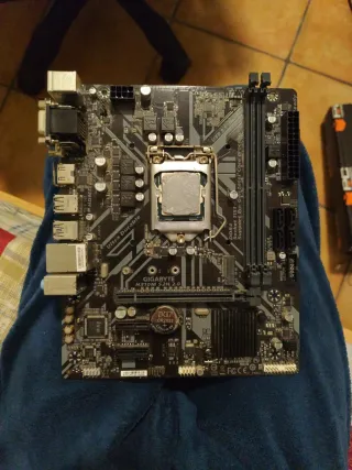 Placa Gigabyte H310M S2H 2.0 + Intel I5 9400F 