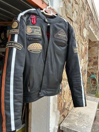 Chaqueta Cuero Motera Negra con ptotector
talla XL