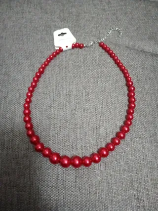 Collana con perle rosse