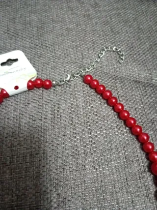 Collana con perle rosse