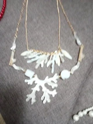 Collana oro bianco corallo e perle