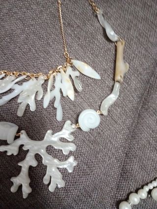 Collana oro bianco corallo e perle