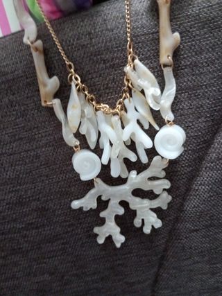 Collana oro bianco corallo e perle
