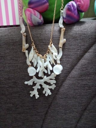 Collana oro bianco corallo e perle
