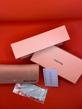 Occhiali Miu Miu neri e oro