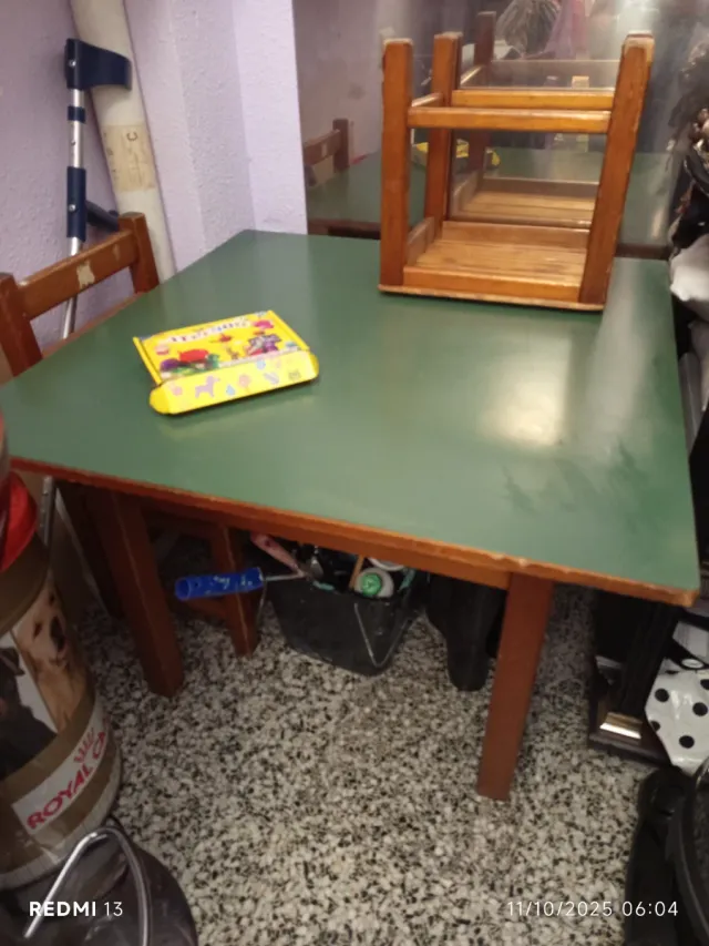 Mesa infantil cuadrada madera +/-2 sillas: Altura