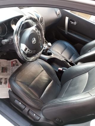 Bentley Nissan Qashqai  2012