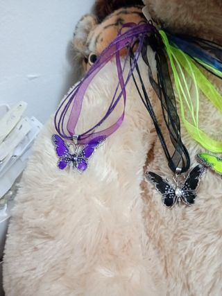 Collana con ciondolo a farfalla viola