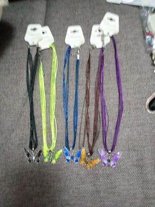 Collana con ciondolo a farfalla viola