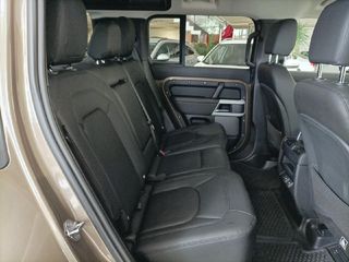 Land Rover Defender 2.0 Si4 404 SE 110 Auto 4WD PHEV