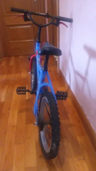Bicicleta infantil  azul