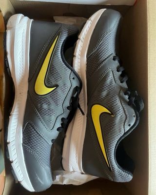 Zapatillas Nike Run Gris y Amarillo