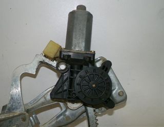 Elevalunas delantero mercedes 0130821708 e 104306