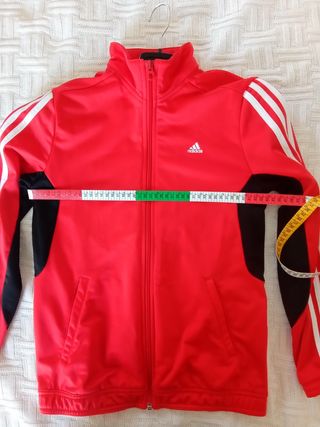 Chaqueta deportiva Adidas roja y negra