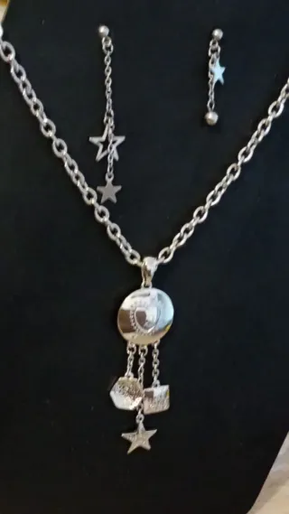 Collana e orecchini con stelle