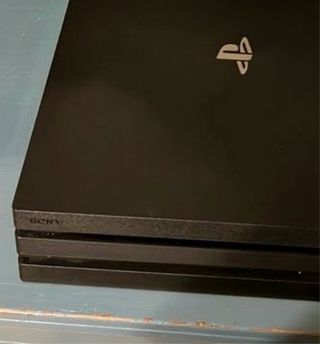PS4 Pro + Mando Rojo