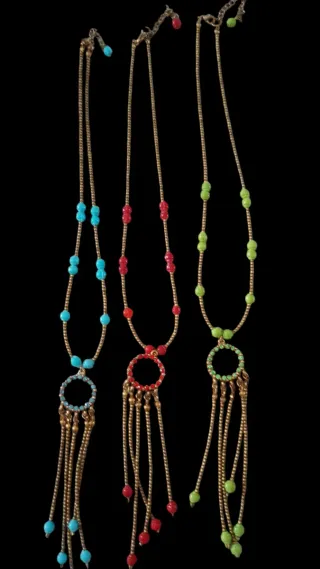 Collana con ciondolo ad anello e frange
