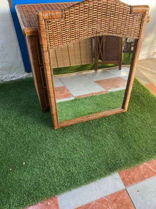 Cómoda de bambú y mimbre con espejo