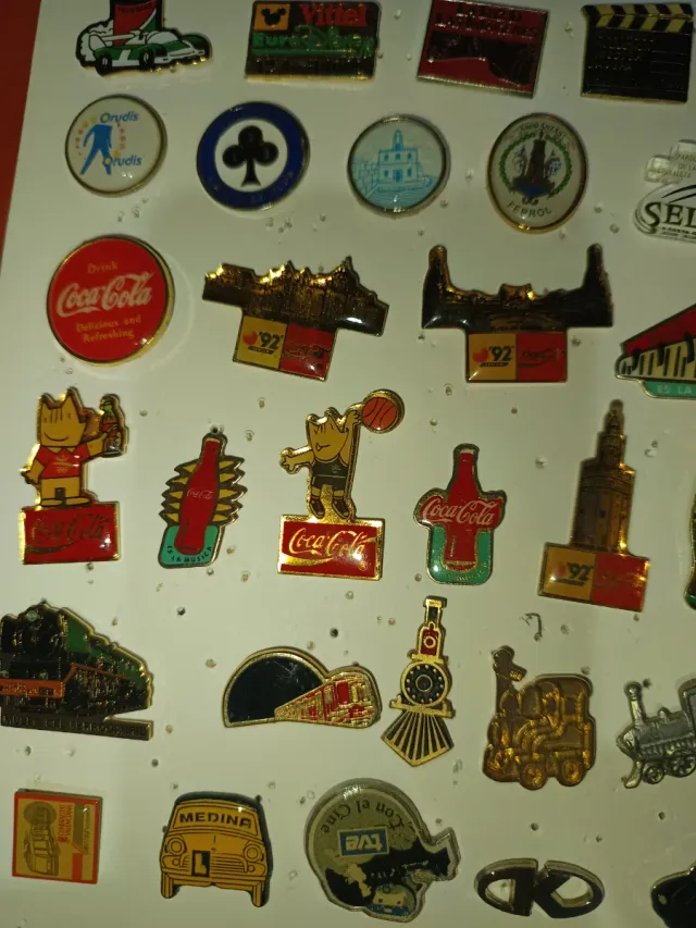Lote de 90 pines coleccionables Coca-Cola y más