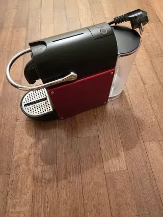Macchina Nespresso Rossa