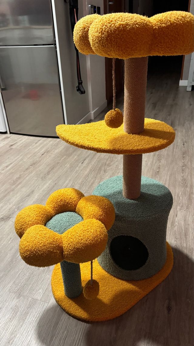 Rascador para gatos con diseño de flor