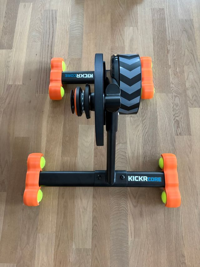 Roller a dondolo intelligente Wahoo Kickr Core 2