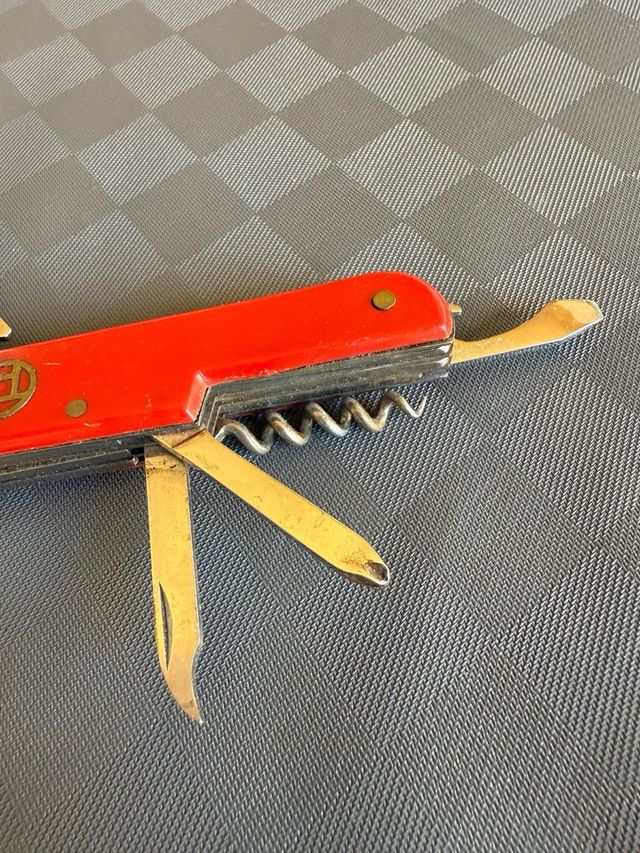 Coltellino multiuso tascabile rosso