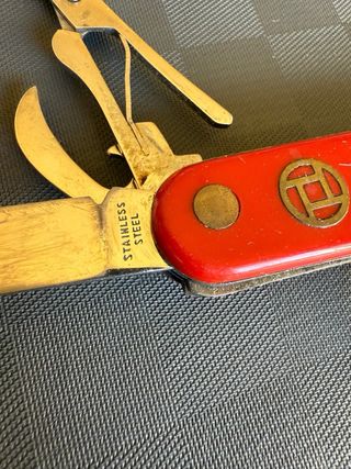 Coltellino multiuso tascabile rosso