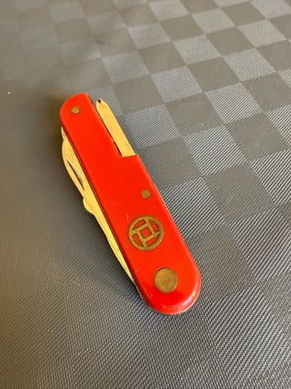 Coltellino multiuso tascabile rosso