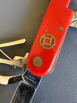 Coltellino multiuso tascabile rosso